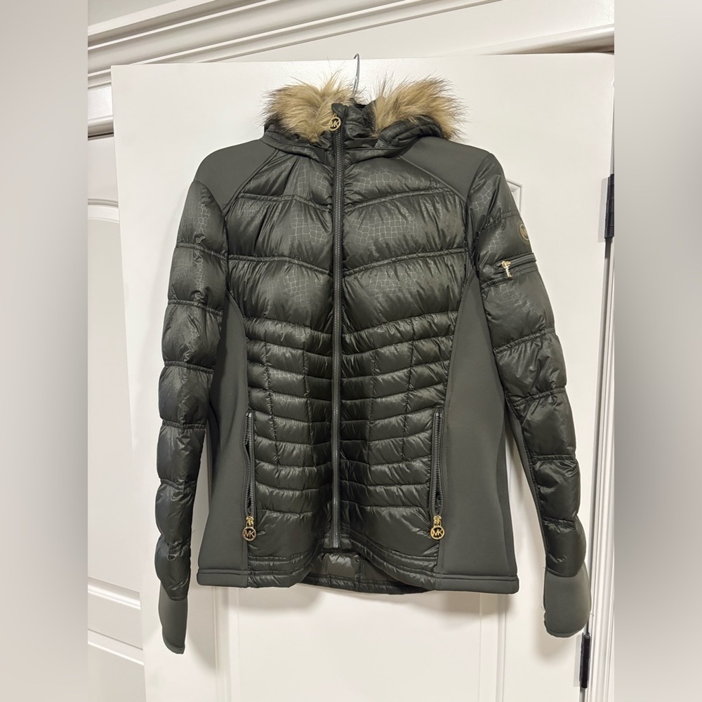 NWOT Michael Kors Green Mixed Media Puffer Jacket with Faux Fur Hood Size XL - Picture 2 of 7